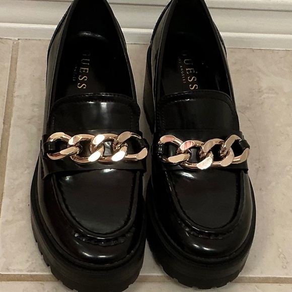 GUESS Black Patent Chunky Chain Loafers - Size 8.5 - Picture 1 of 4